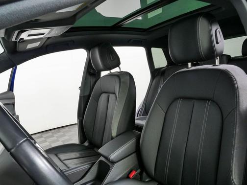 Navarra Blue Metallic 2023 Audi Q4 e-tron Premium 50 quattro