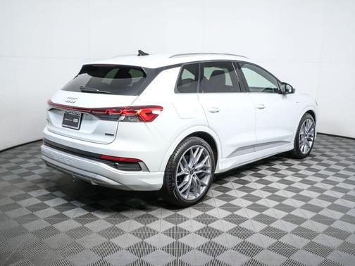 Glacier White Metallic 2025 Audi Q4 e-tron Prestige 55 quattro