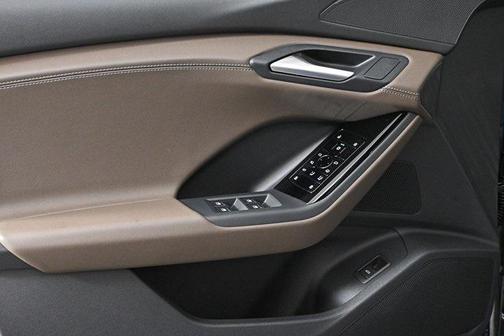 2025 Audi Q6 e-tron Premium quattro