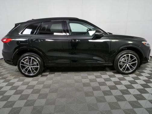 Mythos Black Metallic 2026 Audi Q5 Premium Plus TFSI quattro S tronic