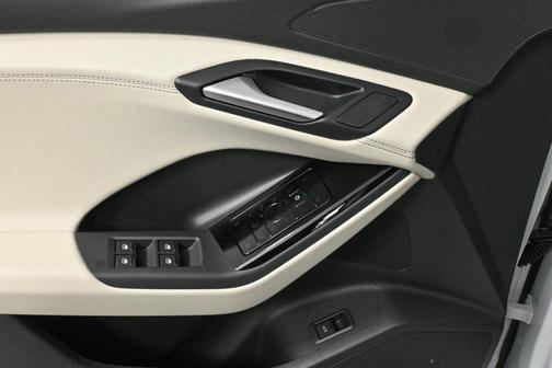 2025 Audi Q6 e-tron Premium quattro