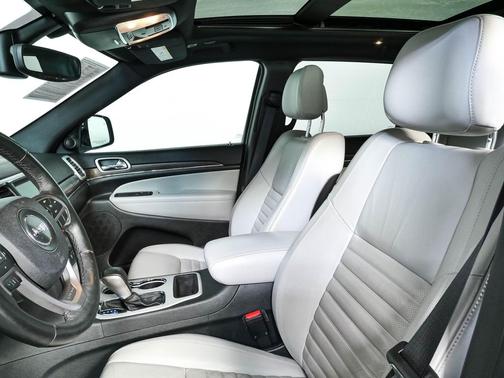 Bright White Clearcoat 2018 Jeep Grand Cherokee Sterling Edition