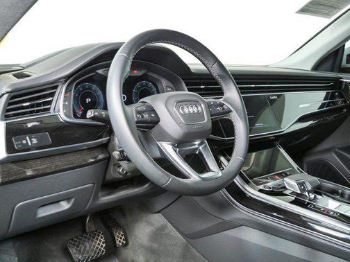 Glacier White Metallic 2024 Audi Q8 55 Prestige