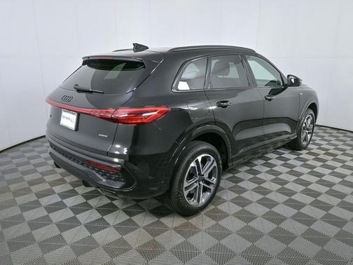 Mythos Black Metallic 2026 Audi Q5 Premium TFSI quattro S tronic