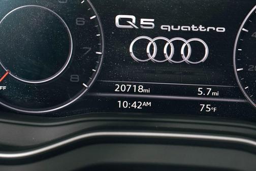 Photo 3 of 27 of 2019 Audi Q5 2.0T Premium Plus