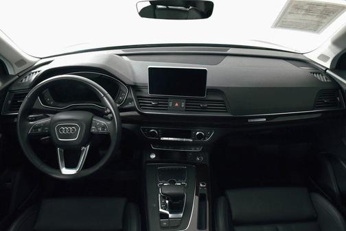 Photo 4 of 27 of 2019 Audi Q5 2.0T Premium Plus