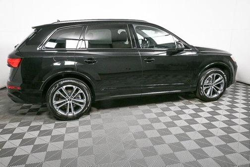 2025 Audi Q7 45 Premium Plus