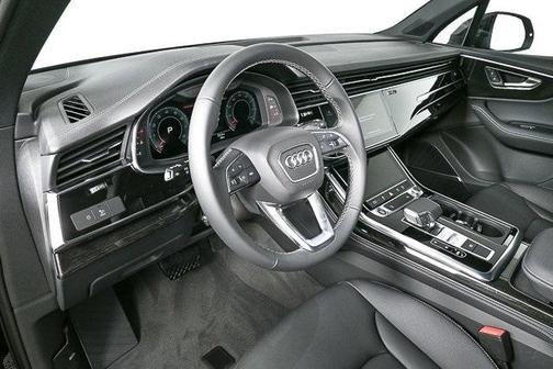 2025 Audi Q7 45 Premium Plus