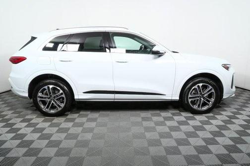 2025 Audi Q5 Premium TFSI quattro S tronic