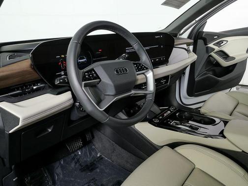 Glacier White Metallic 2025 Audi Q6 e-tron Premium Plus quattro
