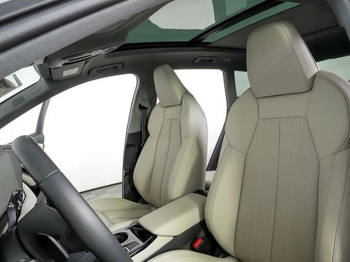 Glacier White Metallic 2025 Audi Q6 e-tron Premium Plus quattro