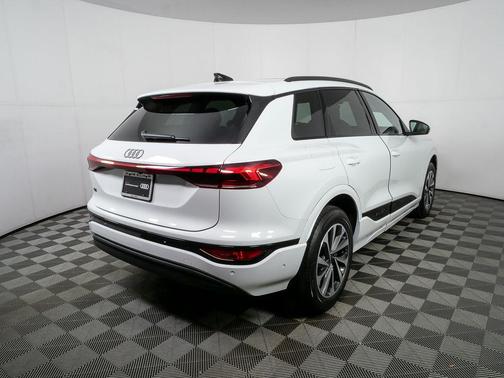 Glacier White Metallic 2025 Audi Q6 e-tron Premium Plus quattro