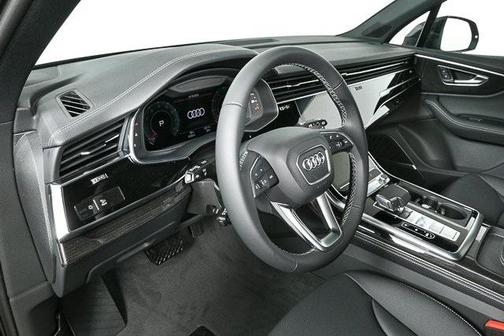 2025 Audi Q7 55 Premium Plus