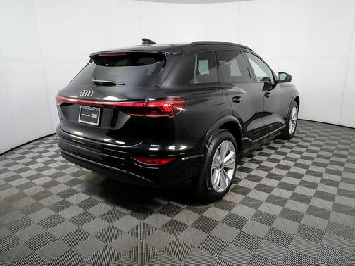 Mythos Black Metallic 2025 Audi Q6 e-tron Premium Plus