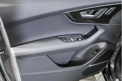 2025 Audi Q7 45 Premium Plus