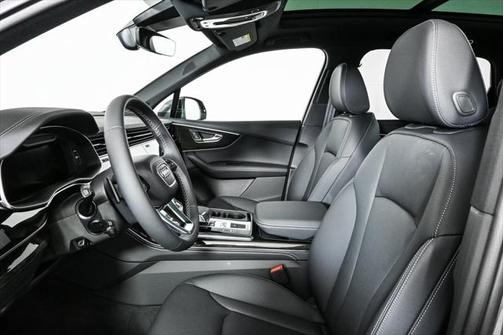 2025 Audi Q7 45 Premium Plus