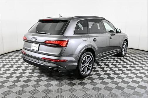 2025 Audi Q7 45 Premium Plus