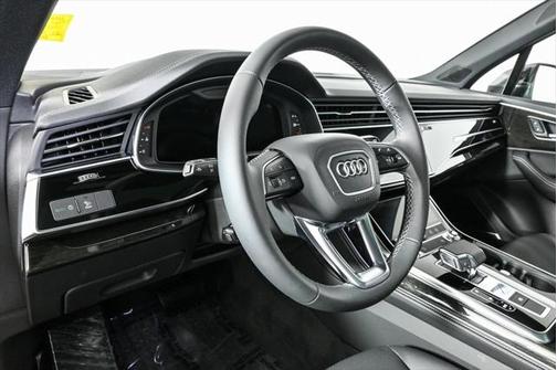 2025 Audi Q7 45 Premium Plus