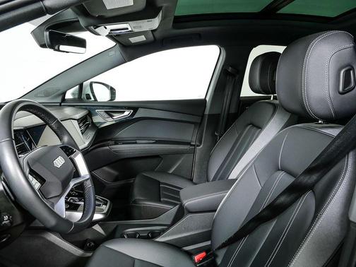 Glacier White Metallic 2023 Audi Q4 e-tron Prestige 50 quattro