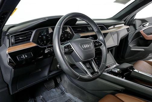 2024 Audi Q8 e-tron Prestige