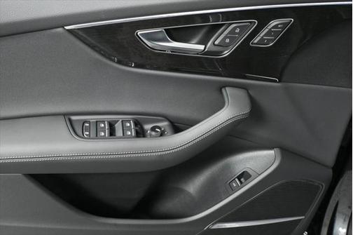 2025 Audi Q8 55 Premium Plus