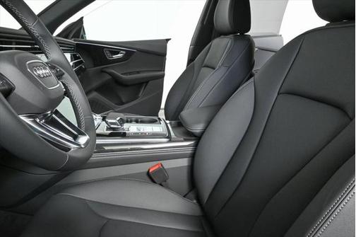 2025 Audi Q8 55 Premium Plus