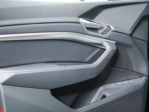 Mythos Black Metallic 2023 Audi e-tron Sportback S line Premium