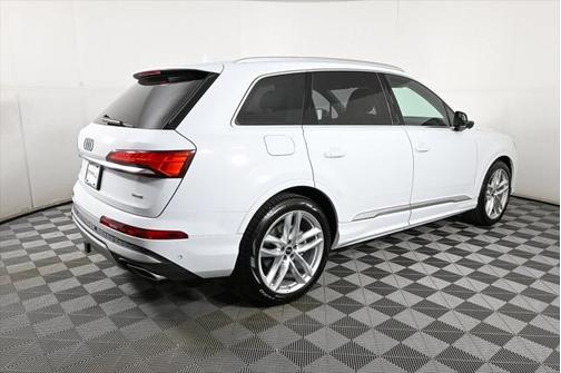 2025 Audi Q7 55 Premium Plus