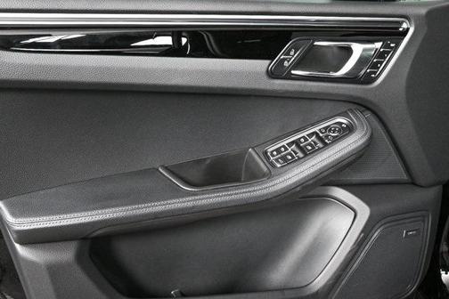 2023 Porsche Macan T