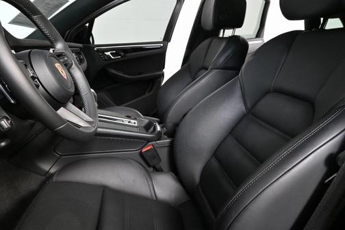 2023 Porsche Macan T