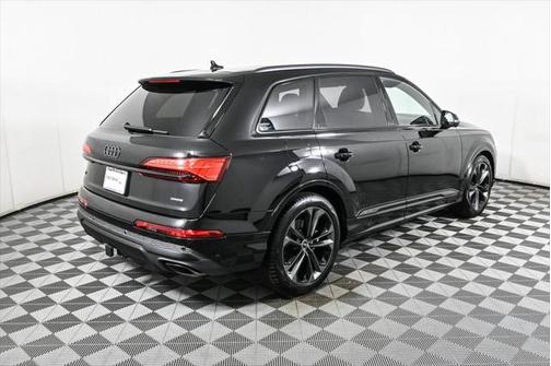 2025 Audi Q7 55 Premium Plus