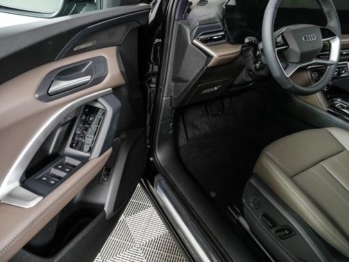 Mythos Black Metallic 2026 Audi Q5 Premium Plus TFSI quattro S tronic