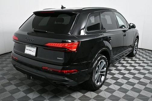 2025 Audi Q7 45 Premium Plus