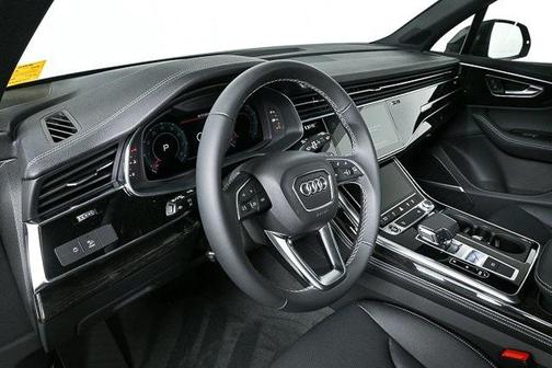 2025 Audi Q7 45 Premium Plus