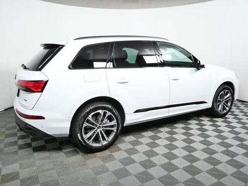 Glacier White Metallic 2026 Audi Q7 45 Premium