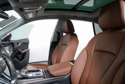 2022 Audi Q8 55 Premium