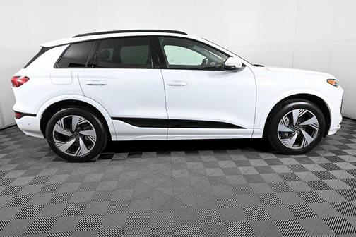 2025 Audi Q6 e-tron Premium Plus quattro