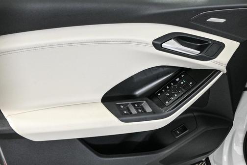 2025 Audi Q6 e-tron Prestige quattro