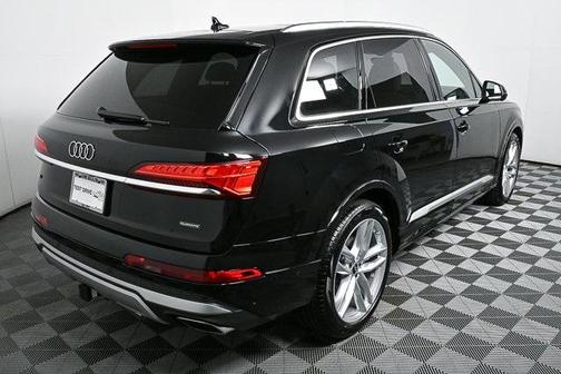 2025 Audi Q7 55 Premium Plus