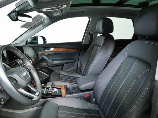 Daytona Gray Pearl Effect 2023 Audi Q5 45 S line Premium Plus