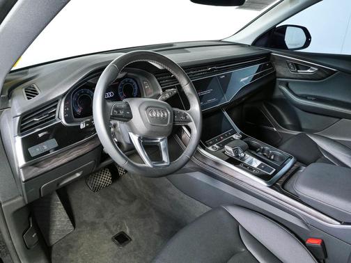 Mythos Black Metallic 2023 Audi Q8 55 Premium Plus