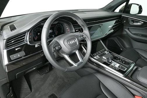 2025 Audi Q7 45 Premium Plus