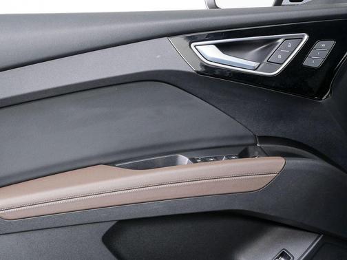 Pebble 2025 Audi Q4 e-tron Premium 45 RWD