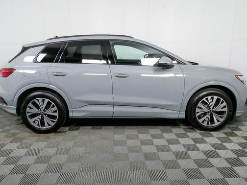 Pebble 2025 Audi Q4 e-tron Premium 45 RWD