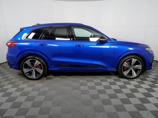 Ultra Blue Metallic 2025 Audi SQ5 3.0T Premium Plus