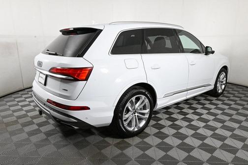 2025 Audi Q7 55 Premium Plus