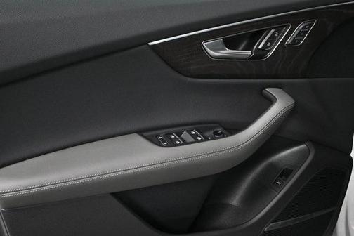 2023 Audi Q8 55 Premium Plus