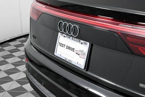 2025 Audi Q8 55 Premium