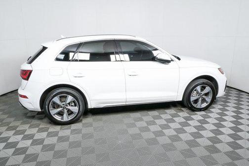 2023 Audi Q5 40 Premium Plus