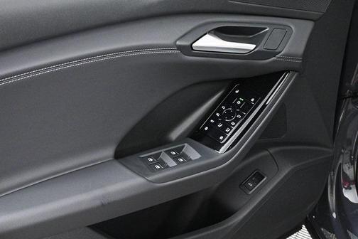 2025 Audi Q6 e-tron Premium quattro